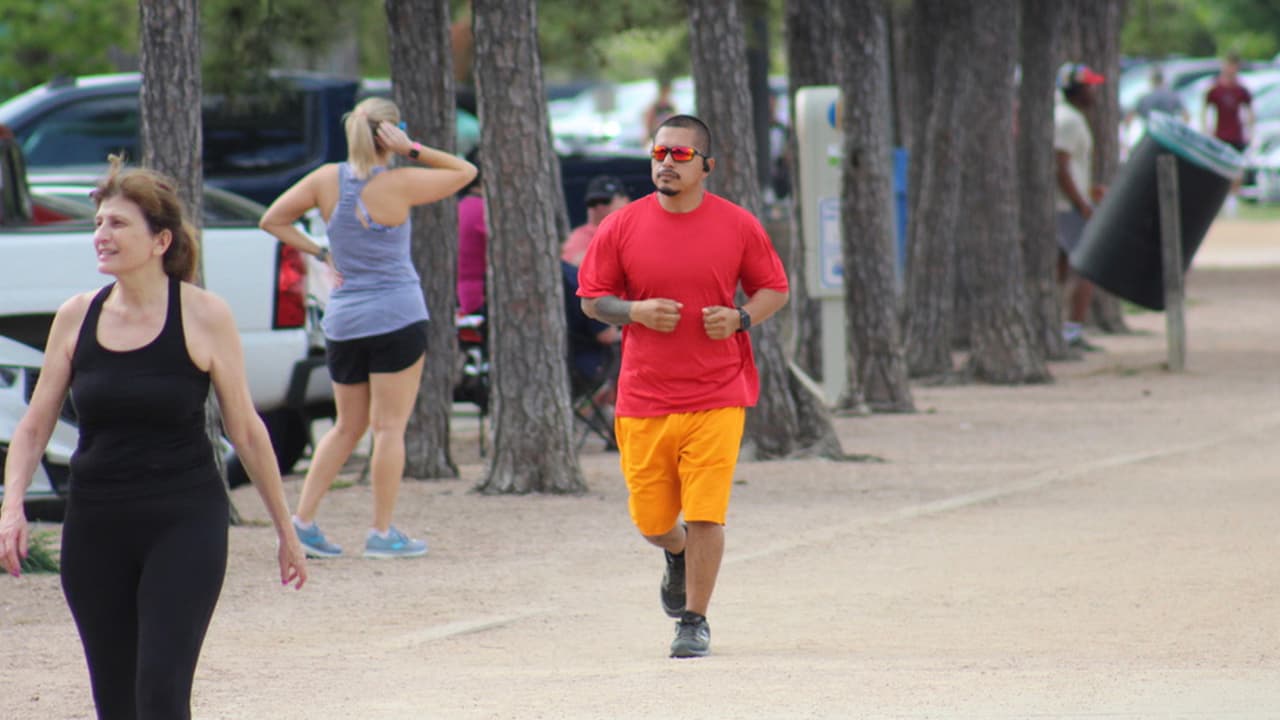 En momentos en que muchas personas buscan maneras de no entrar en pánico, lo mejor es hacer ejercicio.