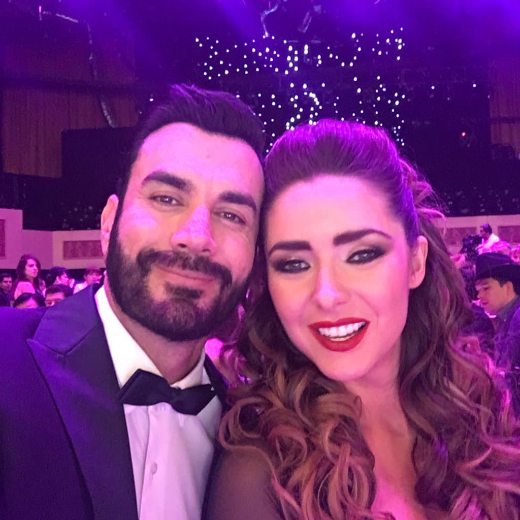 Y noche a noche nos enamora al tratar de quedarse con el amor de 'Estela', pero sin duda lo que enloquece a cualquier mujer es esa barba cerrada que lo hace lucir lleno de sensualidad.