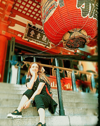 "Y volver a sentir ese 'vuelco' en el estómago al llegara un lugar por primera vez...", escribió la presentadora junto a esta imagen.