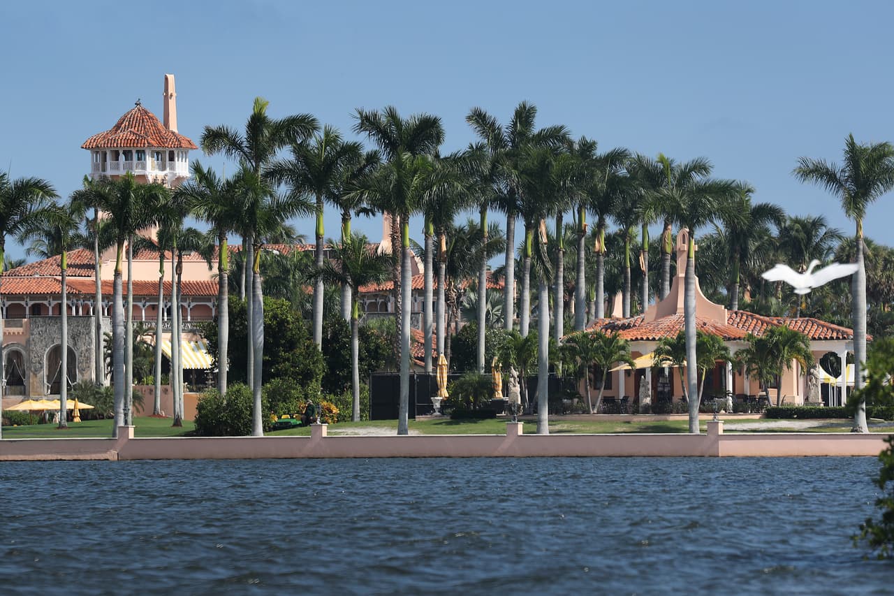 Antes de cerrar el acuerdo, un abogado de Trump aseguró al ayuntamiento en una reunión pública que su cliente no viviría en Mar-a-Lago.
<br>