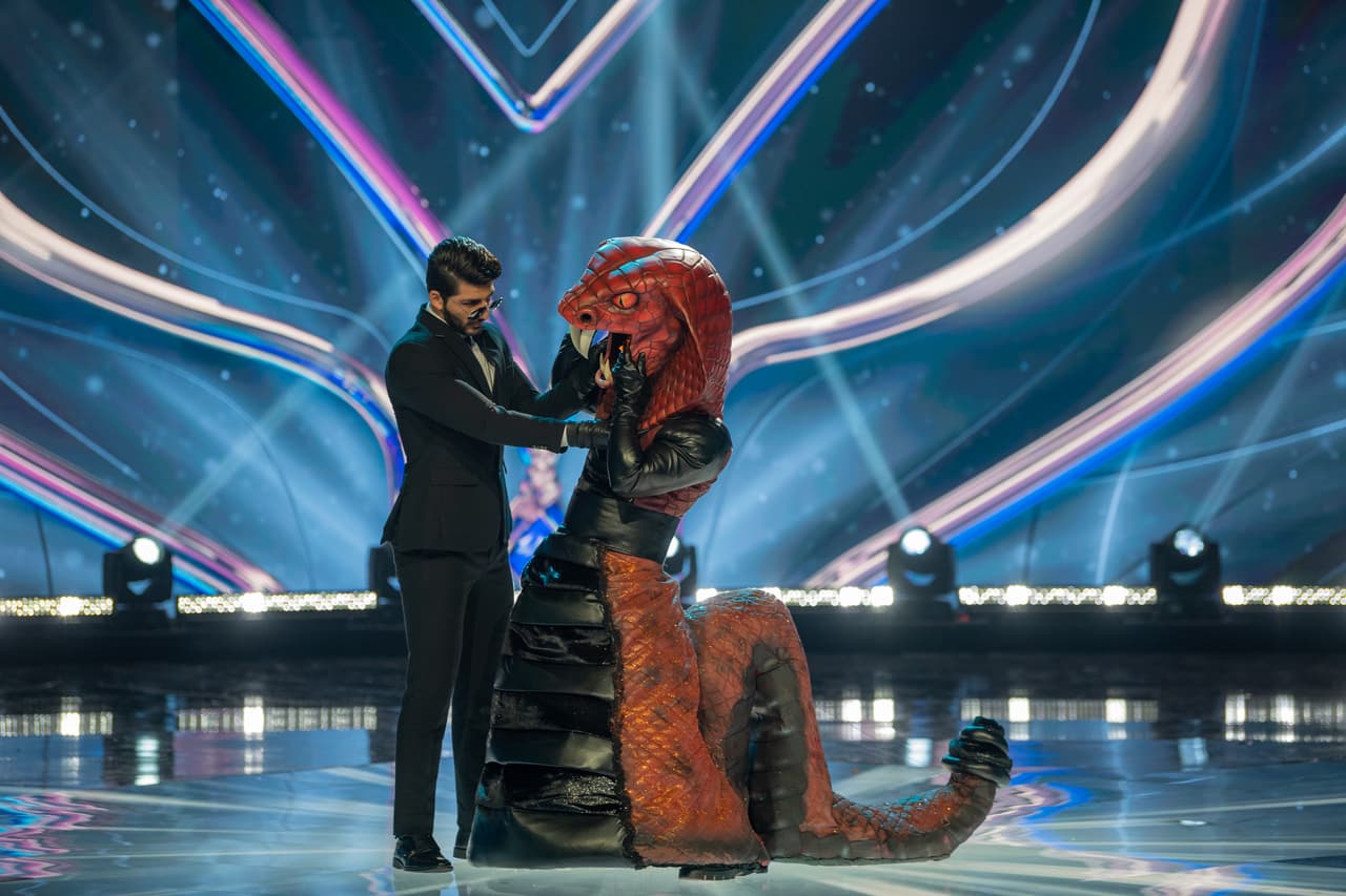 No obstante, en medio de los combates el malvado Doctor Veneno hizo una nueva aparición sobre el escenario y estaba dispuesto a demostrar su talento una vez más, pero Omar Chaparro no lo permitió y le dijo que recibiría un castigo por no obedecer las reglas.