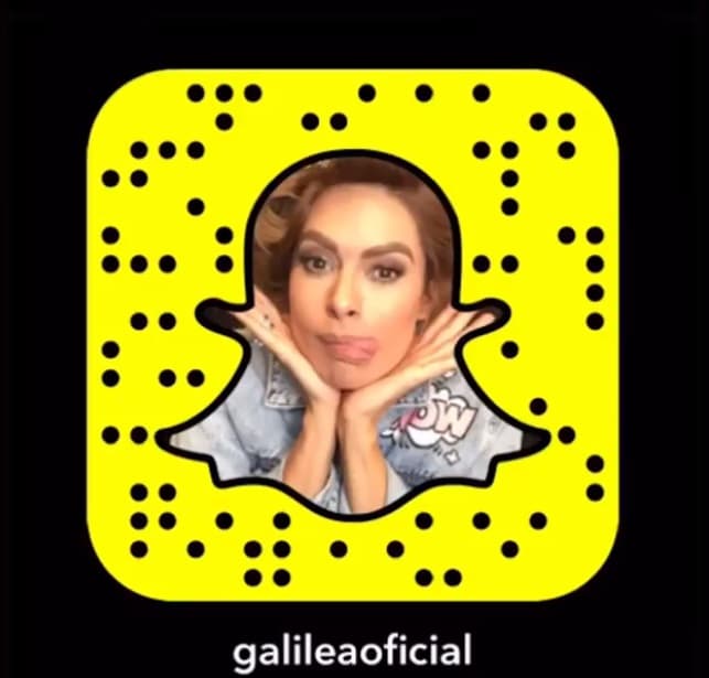 Por cierto, si quieres seguirla en esta aplicación no pierdas este dato... ¡síguela y diviértete con sus historias!