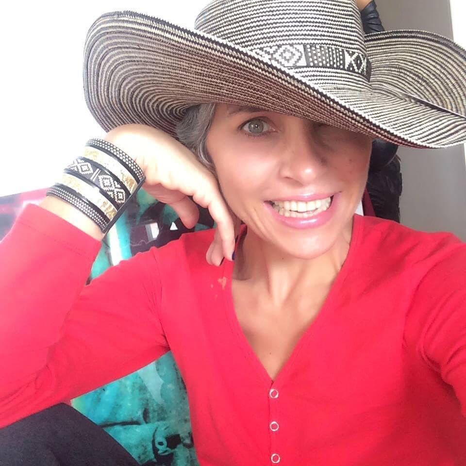 Lorena ha notado al compartir sus complicadas experiencias que muchas mujeres se identifican enormemente con ella.