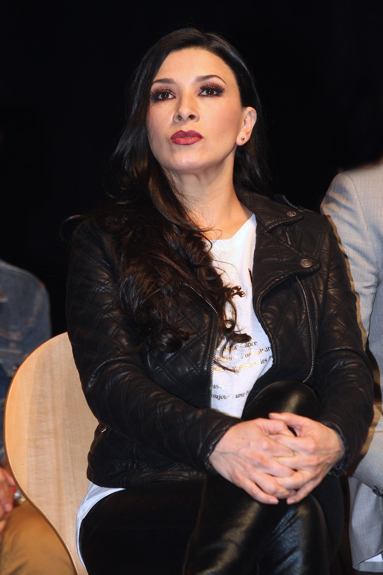 Sin embargo, el romance comenzó cuando la actriz se divorció de Sergio Catalán. “
<b>Yo me divorcié en agosto y a los 3 días el señor me estaba invitando a salir. Ya habíamos platicado del tema y le dije: “Aguántame tantito porque no me he divorciado’ (…)</b>”.
<br>