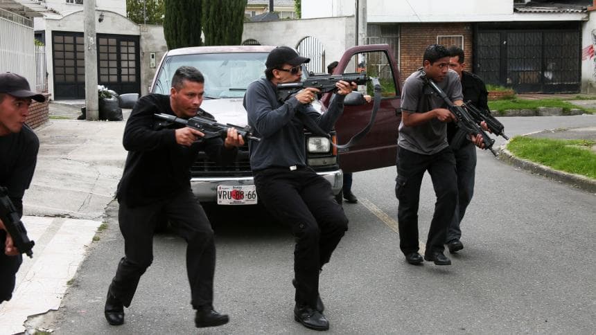 Mientras Nazario y los hermanos Plasencia renunciaban a ‘La Federación’. Arturo Bernal desafiaba el poder de ‘El Chapo’. ‘Los EMES’, vestidos de civil y liderados por ‘El M16’ atacaron una de las casas de seguridad de sus sicarios y bañaron de sangre el lugar.