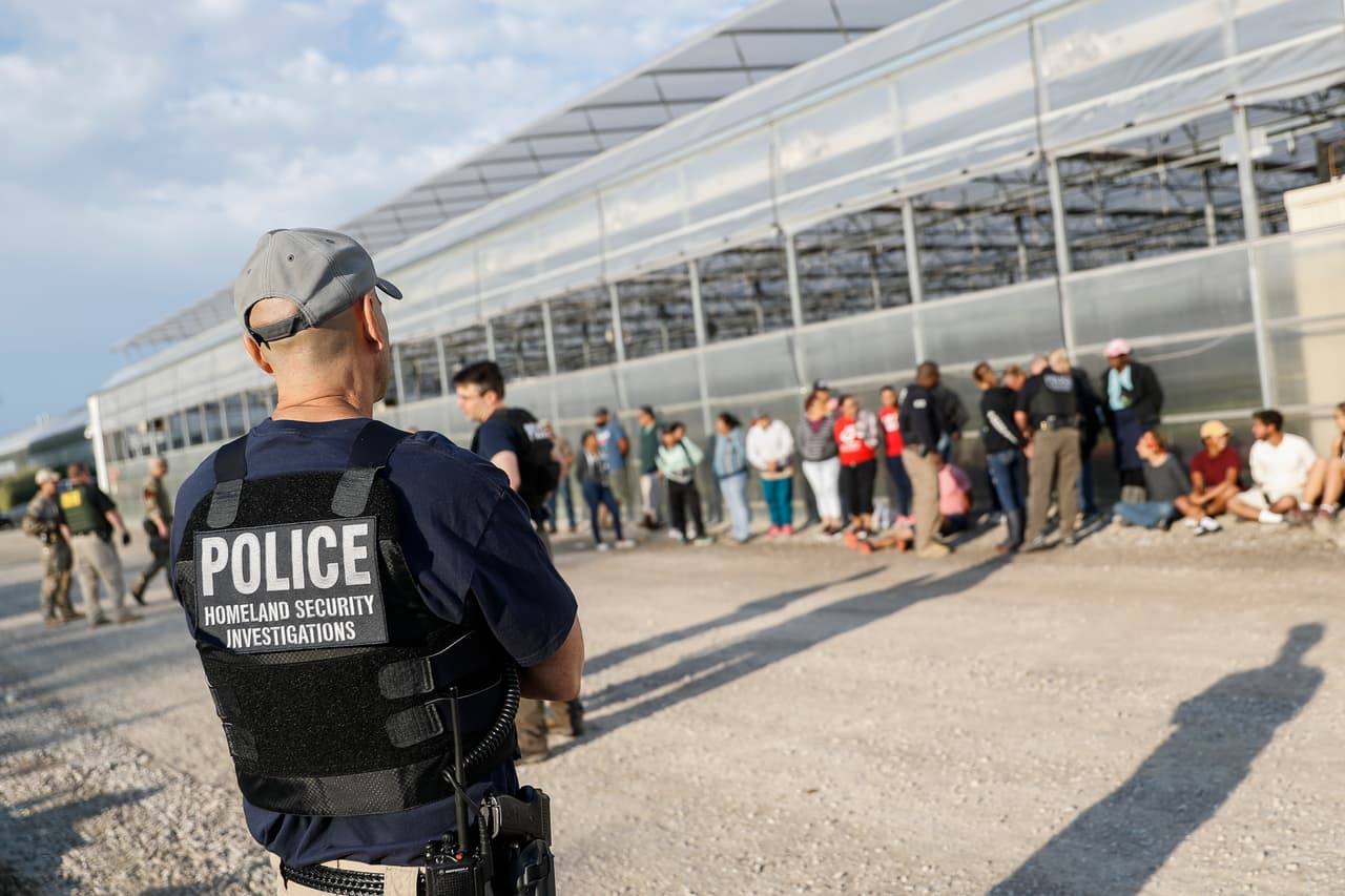 La Administración del presidente Trump dijo en 2017 que su intención era multiplicar por cuatro o cinco sus actuaciones en lugares de trabajo, ya que considera que estas empresas son un imán para que más indocumentados lleguen al país.