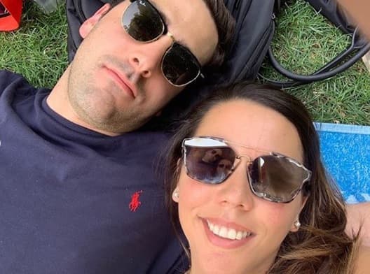 Apenas el 1 de octubre de 2019, la primogénita del actor argentino compartió con sus seguidores en Instagram que
<b><a href="https://www.univision.com/famosos/julian-gil-confiesa-quien-es-la-actriz-que-mejor-lo-ha-besado-y-no-es-marjorie-de-sousa-fotos" target="_blank"> se casó</a></b> por la vía civil con su novio español Iñigo Ariño.