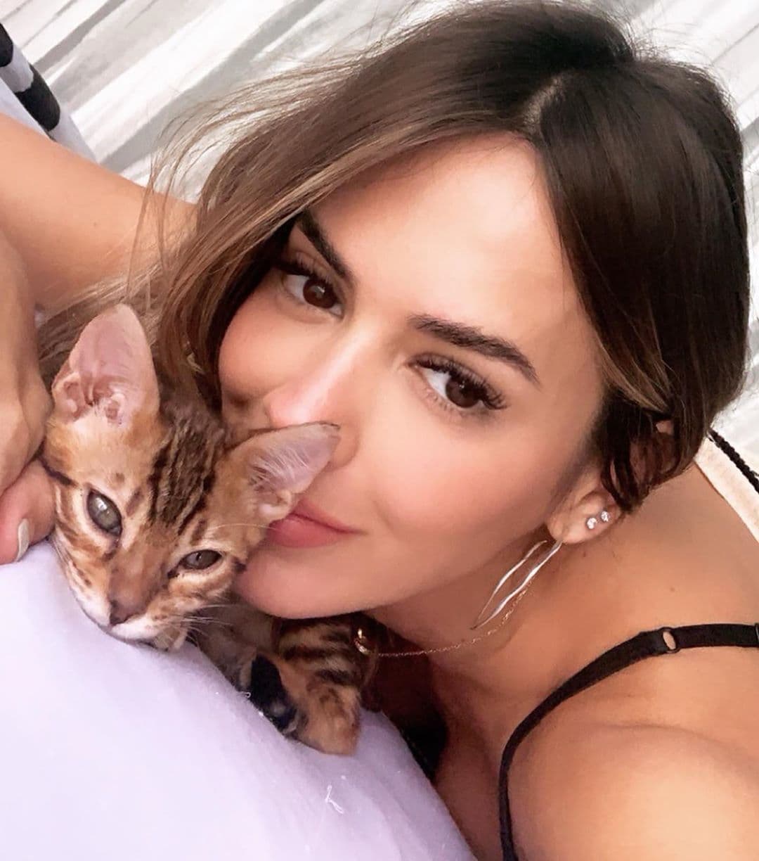 Cabe recordar que hace unos días, el programa colombiano ‘Lo sé todo’ de Canal 1, ya había informado que el futbolista y Shannon de Lima habrían alquilado un vientre para tener un hijo. La confirmación de 'Hola' añade más solidez a la historia que en algún momento, si lo consideran prudente, ambos padres aclararán.