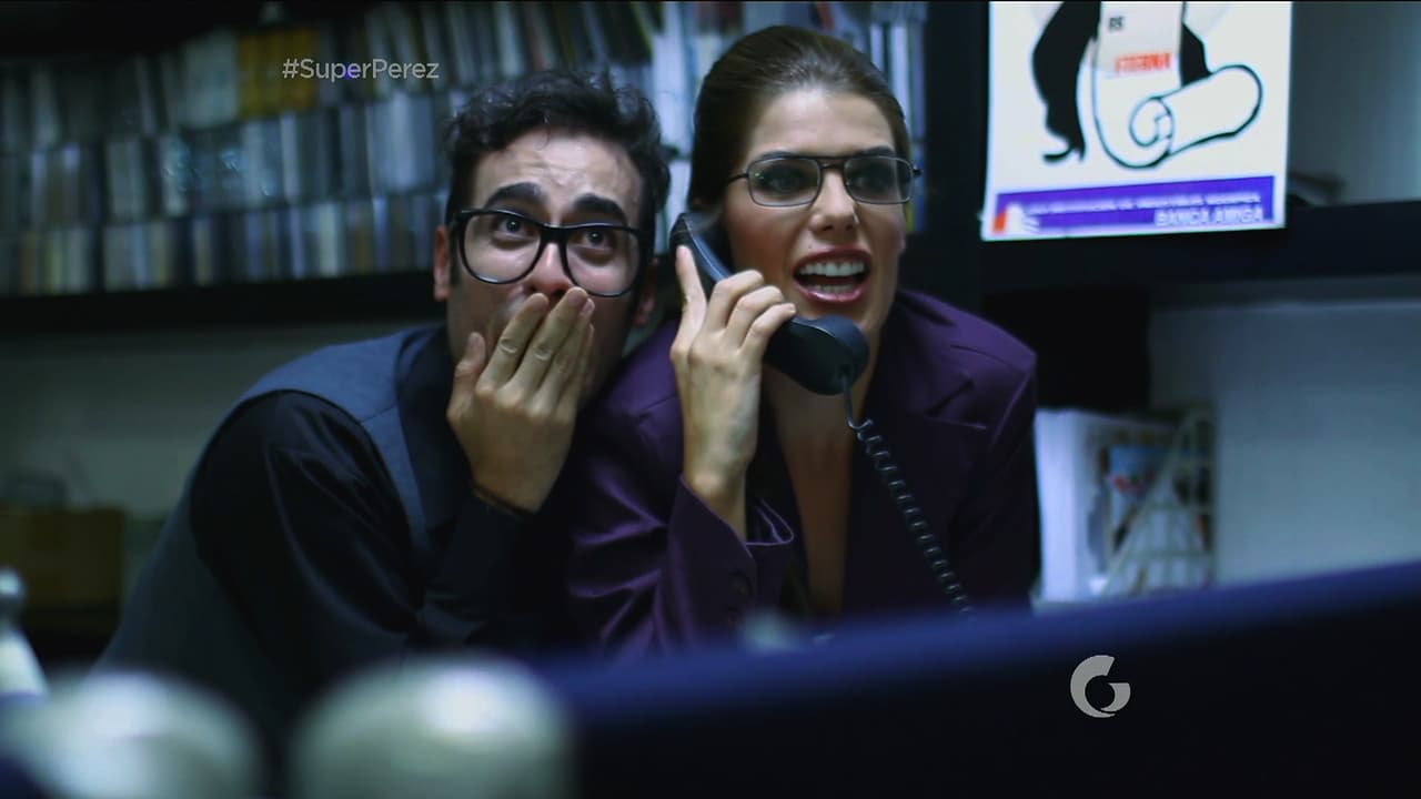 Hablando de Toño, en la oficina, papá Pérez está tan cansado que la Licenciada Domínguez y su minión le juegan una broma pesada al verlo dormitar en su escritorio.