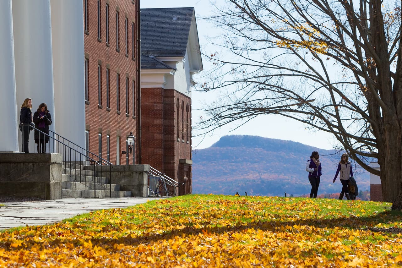 <b>Puesto 23. Amherst College</b>
<br>
<br>Tasa de aceptación: 11%.
<br>
<br>Lugar: Amherst, Massachusetts.
<br>
<br>Esta universidad privada de artes liberales fue fundada en 1821 y es la tercera institución de educación superior más antigua del estado.
<br>
<br>Tiene solo unos 2,000 estudiantes y 38 programas de estudio para elegir y los estudiantes no están obligados a permanecer en un plan de formación específico.
<br>