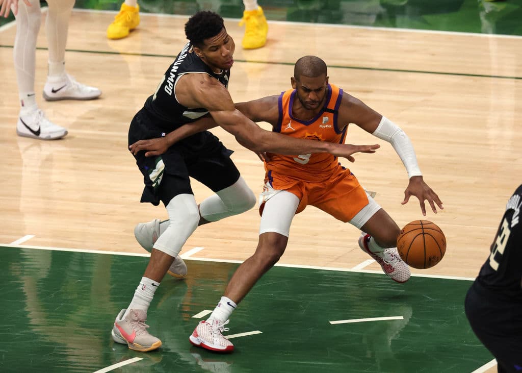Giannis Antetokoumpo brilla con los Milwaukee Bucks y logran remontar una ventaja de 0-2 para quedar campeones de la NBA. Los Bucks vencieron a los Suns 98-105 en el sexto juego de las Finales.