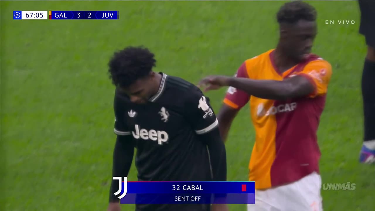 tarjeta roja para Cabal, Galatasaray vs. Juventus, 3-2