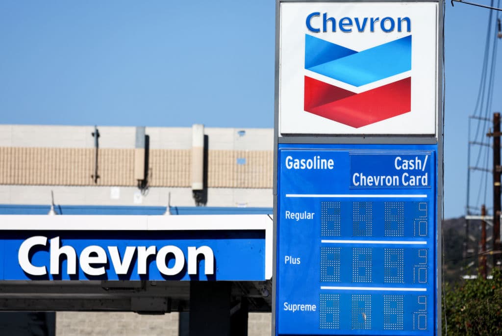 EEUU autoriza a Chevron a reanudar operaciones "limitadas" de extracción de crudo en Venezuela
