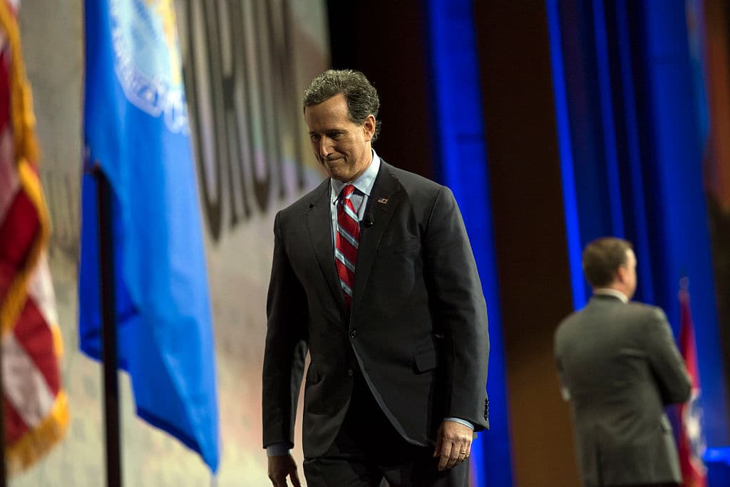 Los republicanos Rand Paul y Rick Santorum se retiran de la carrera presidencial