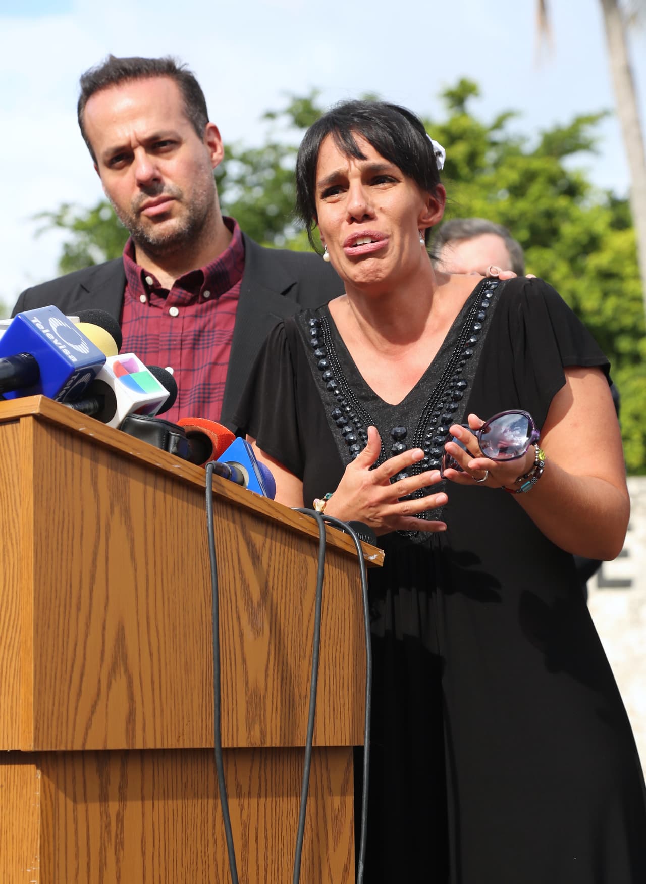 "No lo recibieron (a José Joel) porque Sarita les habla y les dice 'acaba de morir papá' y José Joel cuelga y le dice 'dame 10 minutos y te vuelvo a marcar'", contó Mayer.
<br>