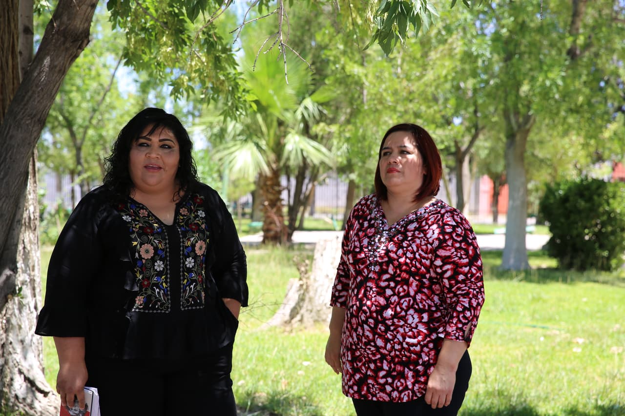 <b>Rocío Gallegos y Gabriela Minjares, Ciudad Juárez. </b>Estas dos periodistas acaban de emprender un reto: han fundado una web para publicar investigaciones sobre corrupción, narcotráfico, desapariciones de personas y asesinatos en Ciudad Juárez. Ambas saben que enfrentan dos grandes amenazas: la de la violencia criminal y la presión de los políticos y no tienen esperanzas de que un nuevo presidente, gobernador o alcalde puedan 
<b><a href="https://www.univision.com/noticias/asesinatos/matan-a-hector-gonzalez-el-sexto-periodista-asesinado-este-ano-en-mexico">acabar con la inseguridad en la que ejercen el periodismo los reporteros en México. </a></b>“No vemos un cambio para nosotros en un futuro, porque hasta ahora ningún candidato ni local ni nacional ofrece garantías para mi libertad de expresión, de informar y el derecho de los ciudadanos de saber”, asegura Gallegos.