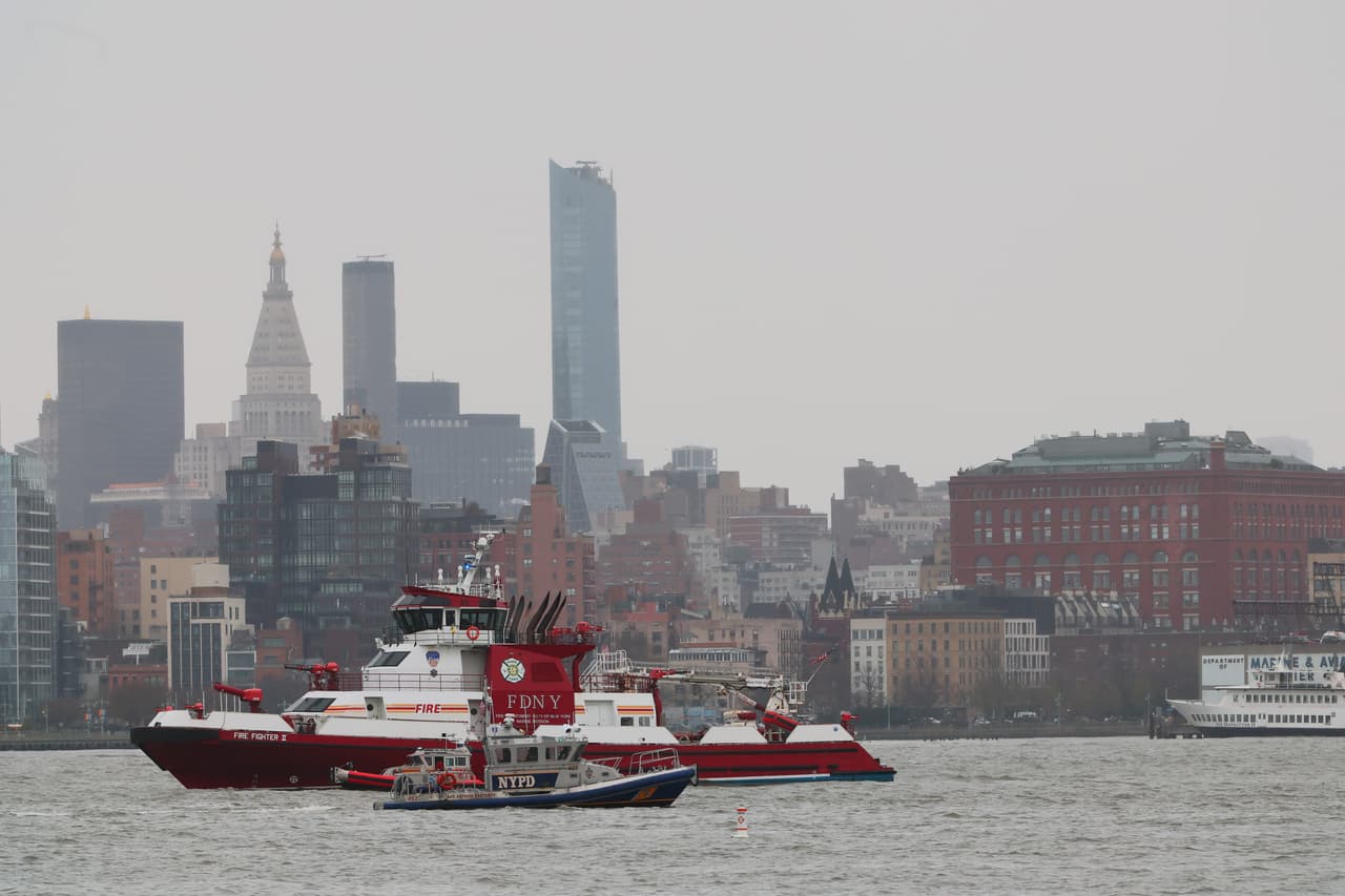 Luego se desplomó, hasta estrellarse boca abajo.