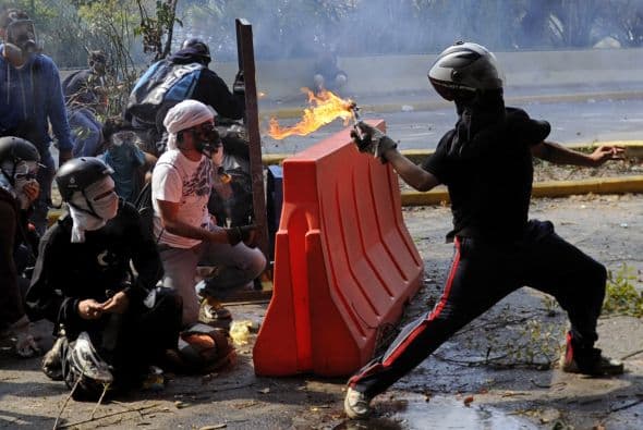 El canciller venezolano, Elías Jaua, dijo al finalizar la reunión que se siente "plenamente satisfecho" con la resolución y "acompañados en la batalla que está dando el pueblo venezolano por la democracia, la paz y la estabilidad política".