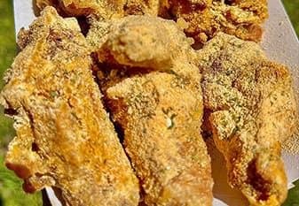 <h3 class="cms-H3-H3">Pollo con queso cheddar y nieve</h3>
<br>Pollo frito crujiente, espolvoreado con una rica mezcla de condimento de queso dulce.