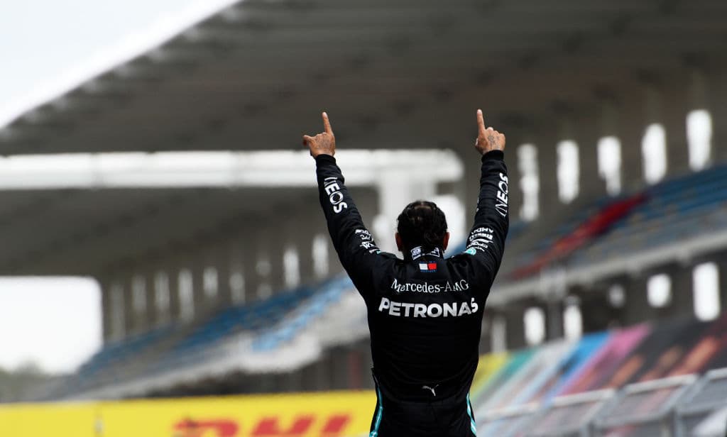 Una carrera inolvidable para el mexicano Sergio Pérez en donde consigue segundo lugar y su primer podio del año, que comparte con el ya siete veces campeón del mundo Lewis Hamilton, y con Sebastian Vettel en tercera posición. Hamilton iguala a Schumacher en campeonatos del mundo, mientras el mexicano suma su noveno podio en la historia de la Formula 1.