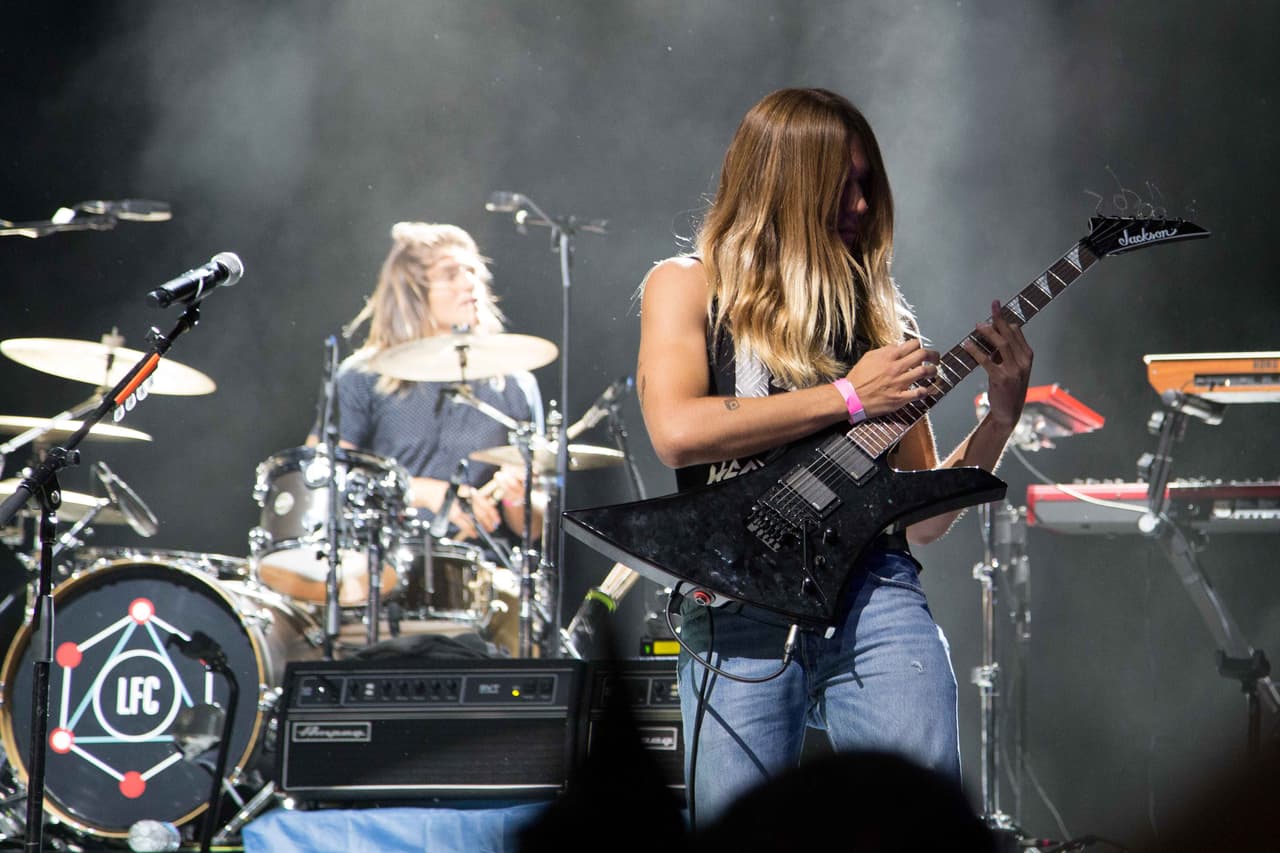 En el show en Miami en el James L. Knight Center, Jay Cianciarulo, otro hijo de Flavio, se unió en guitarra con su hermano Astor en la batería.