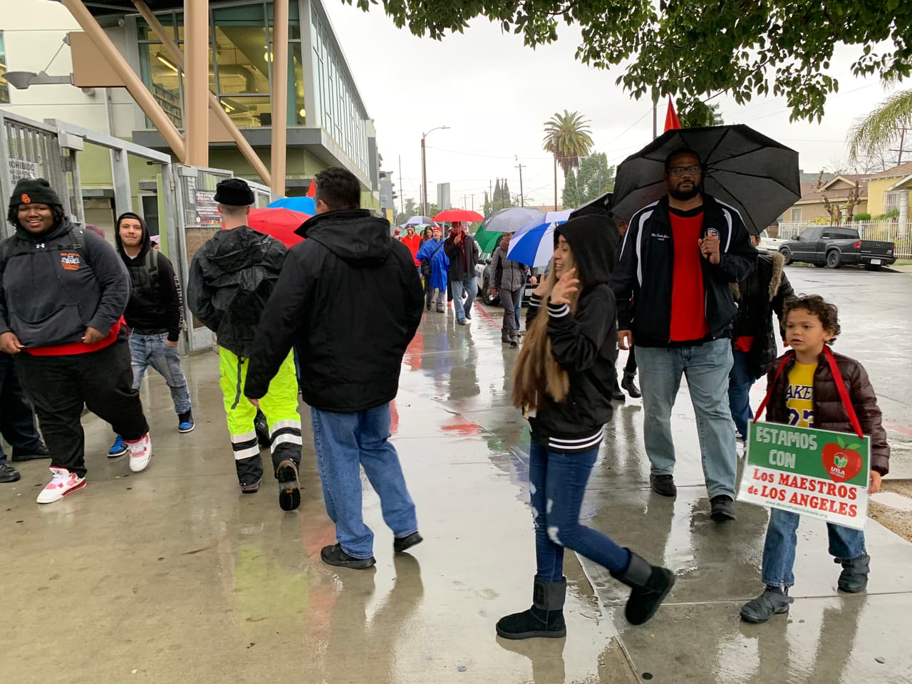 Según dijo el educador Mike Finn, los 46 estudiantes que tiene en una de sus clases "es inmanejable" y ha visto un aumento paulatino del número de alumnos, lo que afecta la preparación de los jóvenes para la universidad.