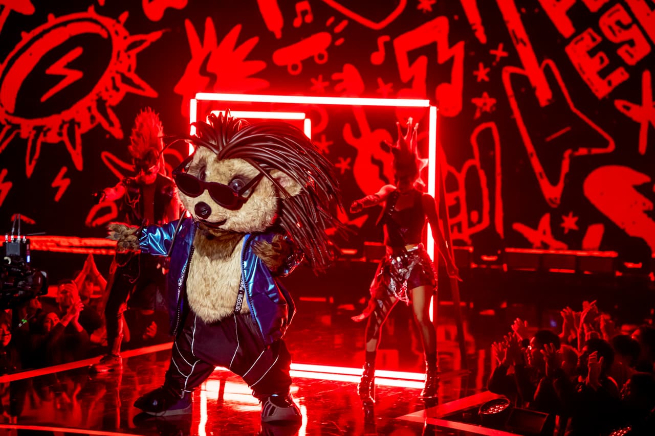 Puerco Espunk cantó el tema 'Suerte' de Shakira. Los investigadores apostaron porque Consuelo Duval, África Zavala, Paco de Miguel o Renata Notni podrían estar detrás de este simpático personaje.