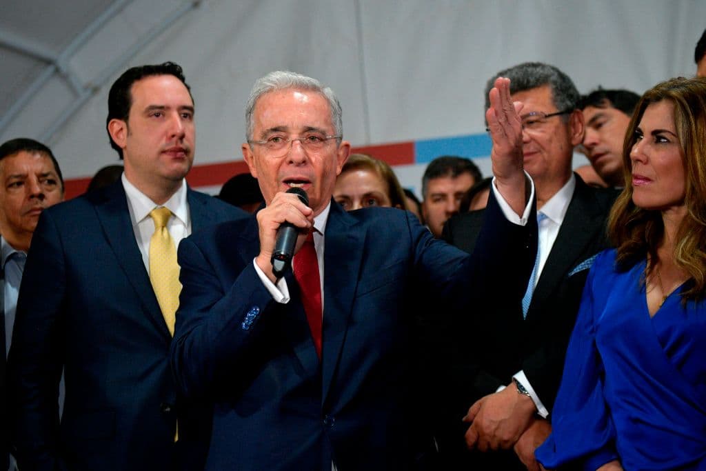 Jueza ordena la liberación del expresidente de Colombia Alvaro Uribe 