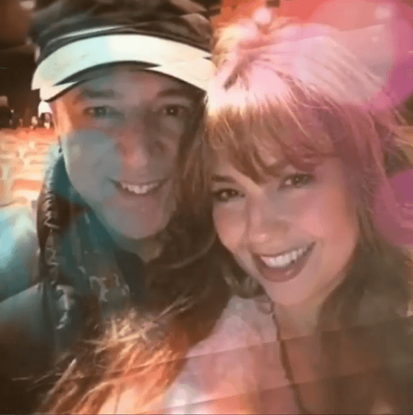 Pese a esta situación, la pareja se ha encargado de mostrar al mundo el amor que se profesan.