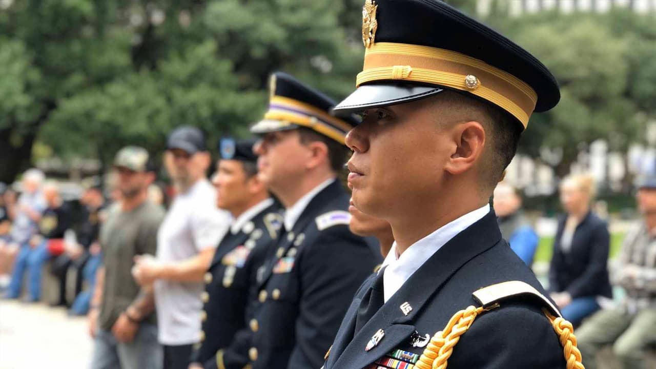 Houston conmemoró a los Veteranos en su día con un desfile por el centro de la ciudad.