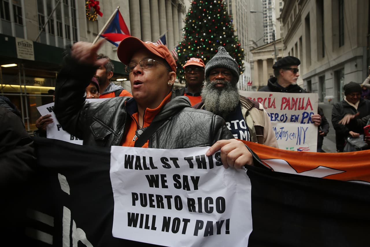 Aseguró que el problema no se va a resolver en Washington, sino "en las calles", como hizo el pueblo antes para sacar la Marina de Guerra estadounidense de la isla municipio de Vieques.