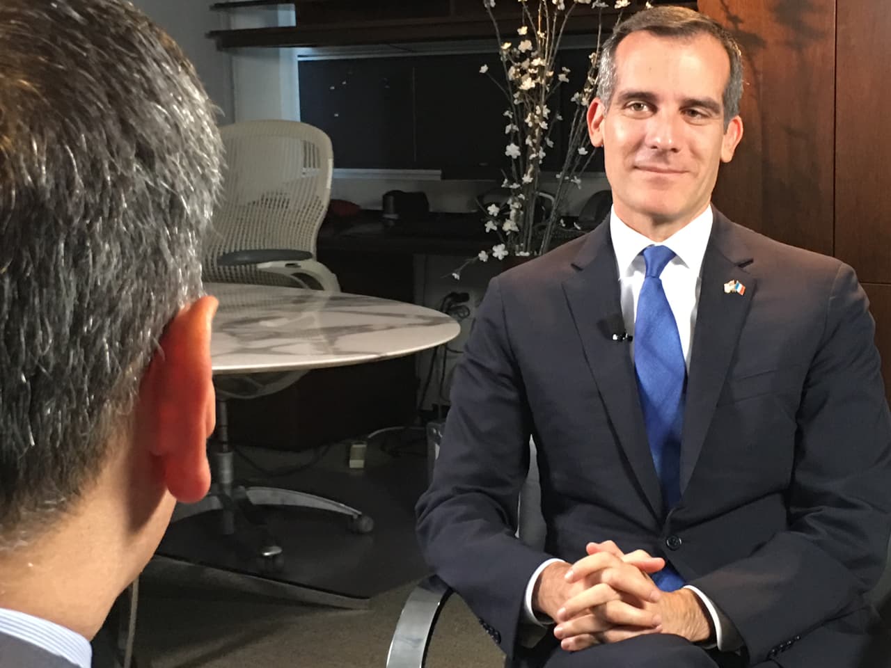 Garcetti cree que es "antiamericano" oponerse a la llegada de refugiados