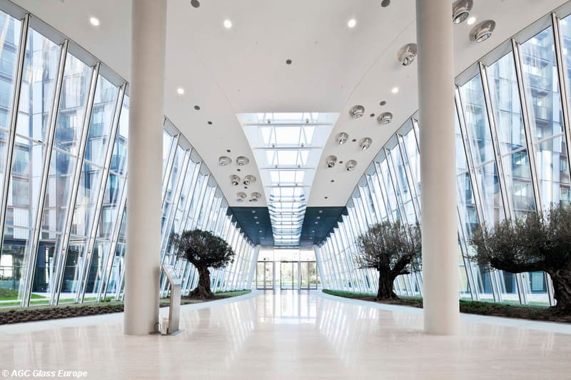 De carácter afable y extrema humildad, 
<b>Pelli </b>renegaba de su fama. "El mundo sería mejor si la fama no existiera. El éxito hace daño, nos hace pensar que somos únicos y especiales. Nadie lo es. Hay que saber qué es lo que uno puede y quiere hacer, qué lo hará feliz toda la vida para tomar ahí los riesgos que hacen falta", había declarado tiempo atrás. En la imagen, la Torre Iberdrola, en Bilbao, España.