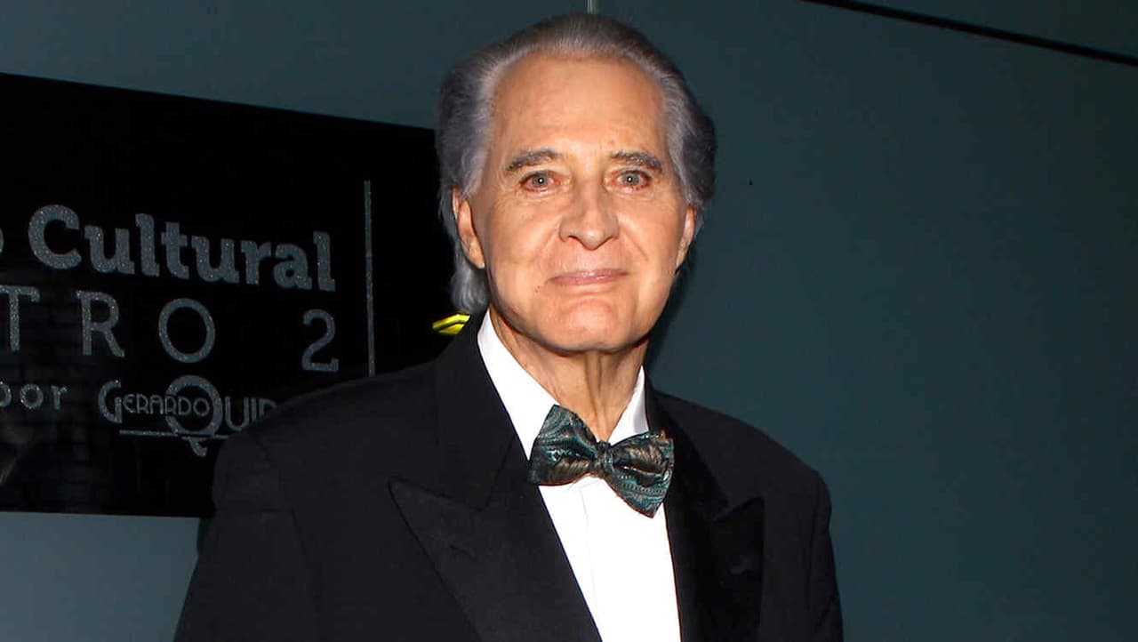 El 12 de marzo de 2015 recibió un homenaje por sus 58 años de carrera, y tres meses despúes sufrió la trombosis que terminó por dejarlo en cama.