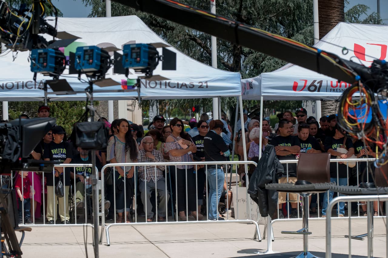 Una bienvenida calurosa fue lo que recibió al equipo de Primer Impacto en Fresno. Tanto del clima como el cariño del público del Valle Central. Todos los presentes tuvieron la oportunidad de tomarse fotos y convivir con el equipo.