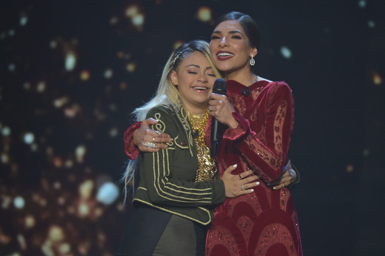 Felicitando a Danelly por haber entrado a la Banda.