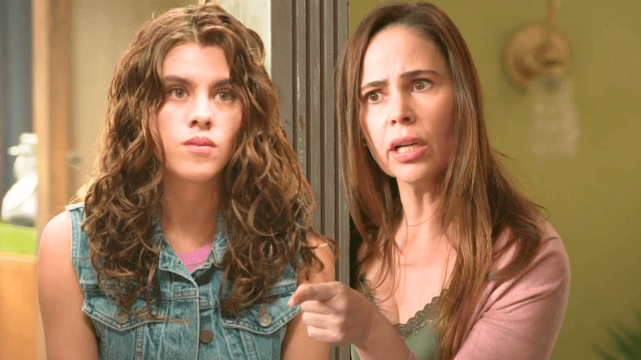Julia reclama a Dolores por ayudar a Aura | Hermanas, Un amor Compartido | Capítulo 52
