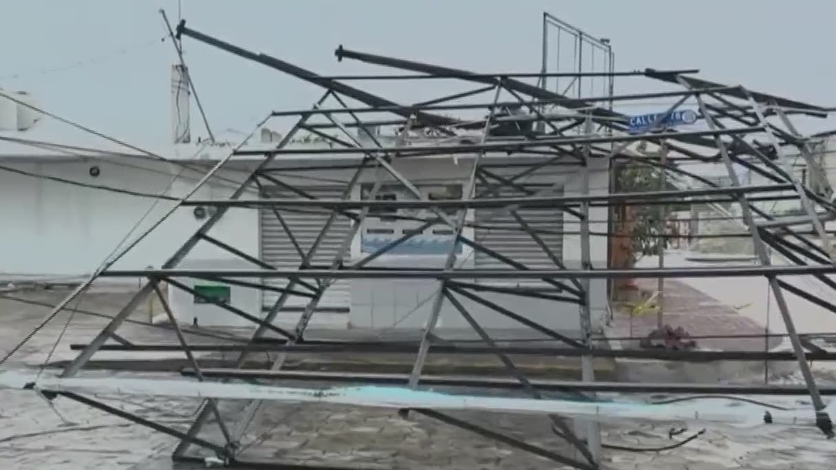 Beryl impactó el condado Matagorda, en Texas, con vientos sostenidos de hasta 80 millas por horas y ráfagas que superan esa velocidad. Robert Campos, el supervisor de emergencias de ese condado, cuenta cómo se han preparado para el azoté del huracán. Te puede interesar:
<a href="https://www.univision.com/shows/noticiero-univision/familias-en-texas-buscan-refugios-a-pocas-horas-del-impacto-de-beryl-video"> <b>Familias en Texas buscan refugios a pocas horas del impacto de Beryl</b></a>