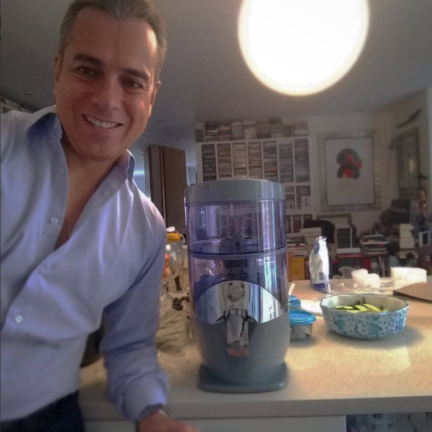 "(María Matilde) Es la tercera de mis hijos y como los otros dos, una prueba del amor infinito de Dios", continuó en su mensaje.