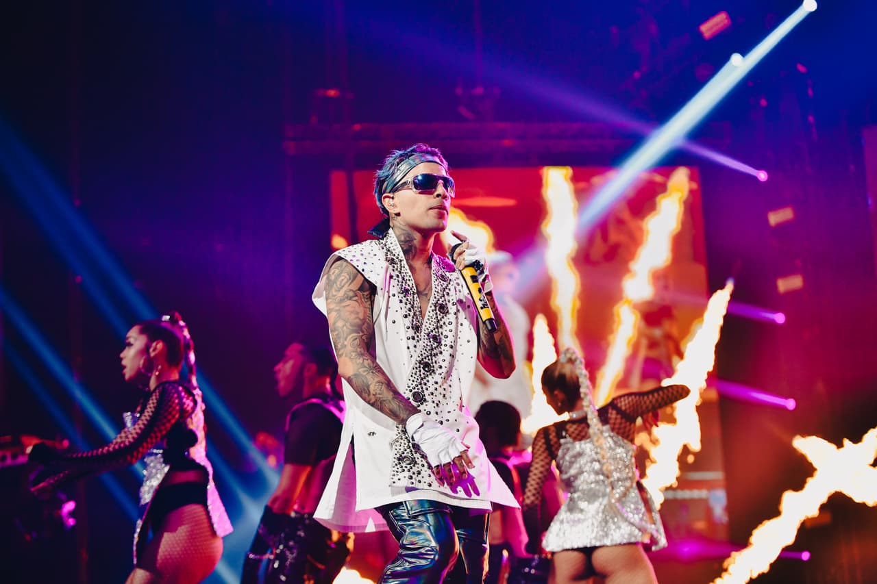 El público quedó con ganas de más canciones, pero la noche llegó a su fin con 'Desesperados', su éxito junto a Chenchon Corleone, poniendo punto final a la edición de este 2022 del Uforia Mix Live.