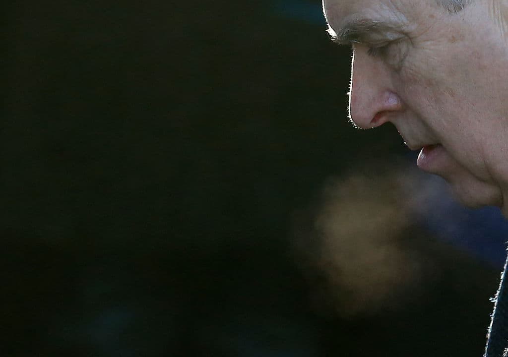 Solo
<b>el príncipe Andrés es menos popular que Meghan</b>. El 79 por ciento de los británicos tiene una opinión negativa del duque de York, quien ha sido señalado de transgresión sexual por parte de una de las víctimas del magnate financiero Jeffrey Epstein. Solo el 10 por ciento tiene una opinión favorable de Andrés.