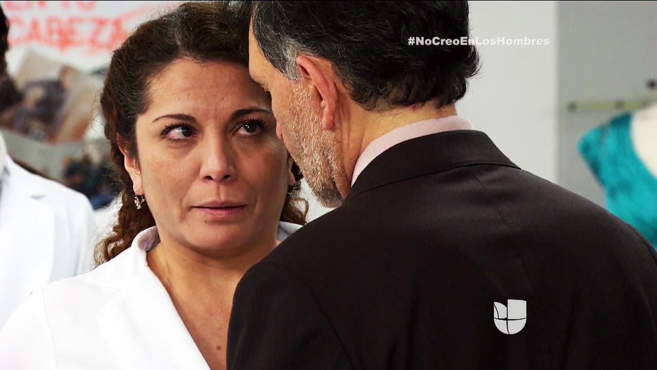 Se ve que es eun desalmado, mira cómo pone a temblar a todas las trabajadoras.