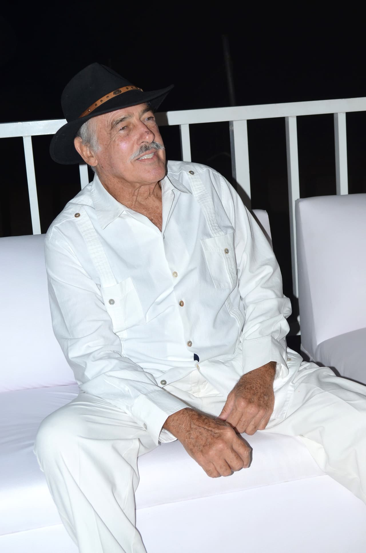 Cuando 
<a href="https://youtu.be/0Wg3balit-I" target="_blank">le preguntaron a Anel</a> dijo que había sido muy breve su relación. “No era una cosa permanente, era una brisa de juventud en donde lo único que sí se juega es los deseos porque no hay amor en ese momento… porque éramos jóvenes”.