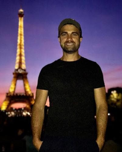 Con él estuvo solamente 6 meses y el noviazgo 
<b><a href="https://www.univision.com/famosos/geraldine-bazan-y-santiago-ramundo-anuncian-el-fin-de-su-noviazgo-fotos" target="_blank">concluyó en agosto de 2019. </a></b>
<br>