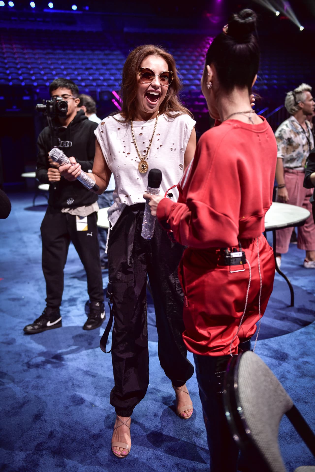 <b>Una de las primeras personas a las que encontró a su llegada fue Natti Natasha,</b> con quien el año pasado grabó 'No me acuerdo', y resultó evidente que las dos se llevan muy bien.