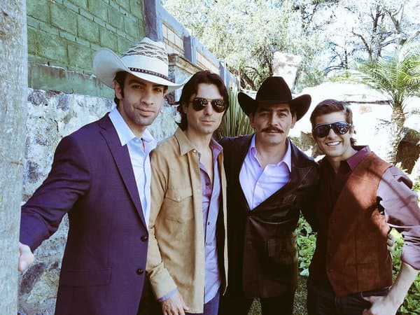 Se ve que el elenco de la serie se lleva excelente.