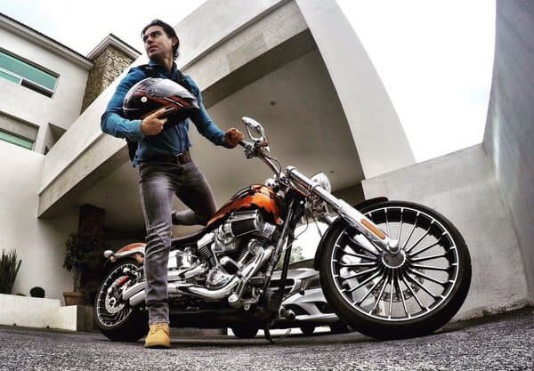 "Sí, se trata el tema de las adicciones, por supuesto que se tiene que tratar y se tiene que ver qué la llevó ahí, cuánto tiempo estuvo ahí, cómo afectó a su familia, cómo salió, cómo volvió a resurgir", indicó.