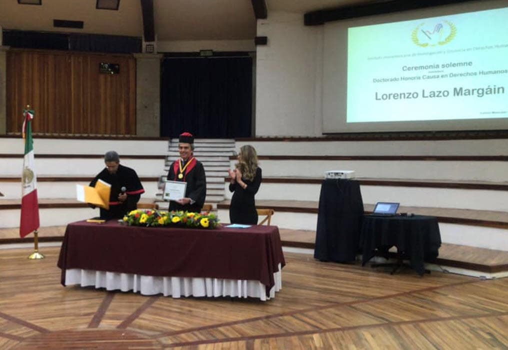 El economista 
<b><a href="https://www.univision.com/famosos/lorenzo-lazo-pide-de-nuevo-respeto-a-la-privacidad-de-la-hija-de-edith-gonzalez-video" target="_blank">suele ser reservado </a></b>sobre su vida íntima y hasta ahora no ha dado declaración alguna acerca de su nueva relación. 
<br>