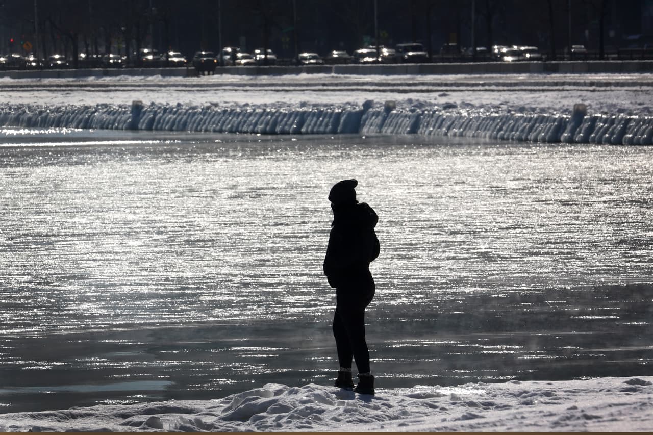 <a href="https://www.univision.com/local/chicago-wgbo/como-evitar-que-las-bajas-temperaturas-afecten-tu-vivienda-o-vehiculo-sigue-estos-consejos-video" target="_blank">Conozca algunos consejos</a> para evitar que las bajas temperaturas afecten su vivienda o vehículo.
<br>
