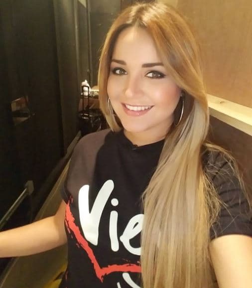 La modelo y animadora se preparó durante la semana haciéndose una manicura y poniéndose extensiones para lucir un pelo rubio largo. El sábado se fue de fiesta al club nocturno Brava.